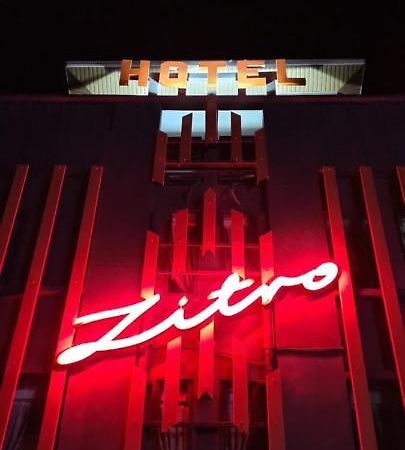 Zitro Hotel ポートディクソン エクステリア 写真